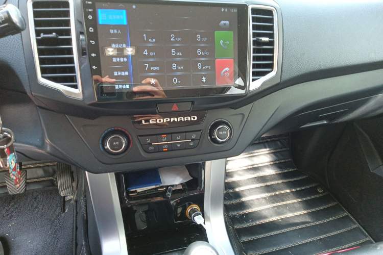 Used Leopaard Q6 2015 2.4L Manual Two-Wheel-Drive Elite Model Audio And AC Panel