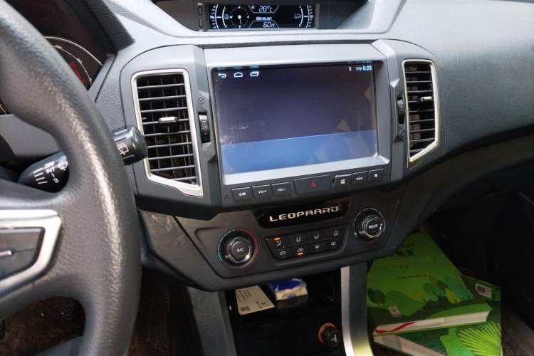 Used Leopaard Q6 2015 2.4L Manual Two-Wheel-Drive Elite Model Audio And AC Panel