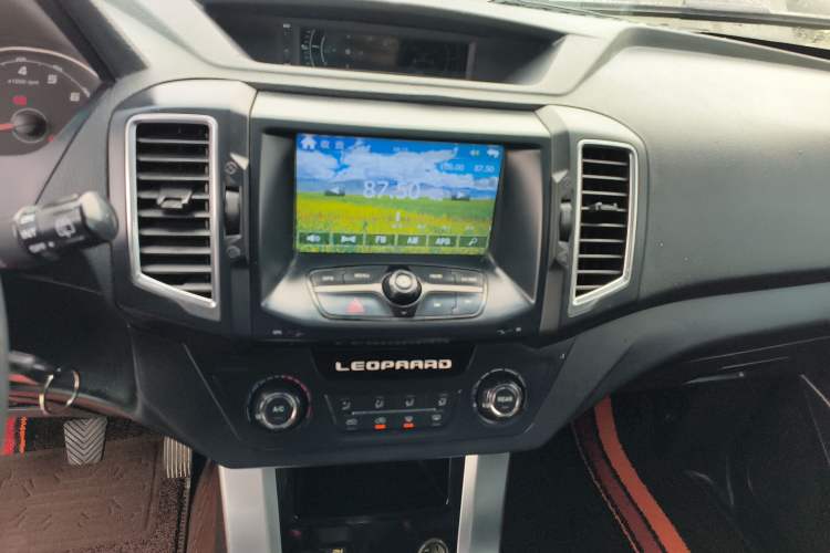 Used Leopaard Q6 2015 2.0T Manual 4x4 Edition Audio And AC Panel