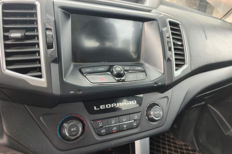 Used Leopaard Q6 2015 2.4L Manual 4x4 Excellence Edition Audio And AC Panel