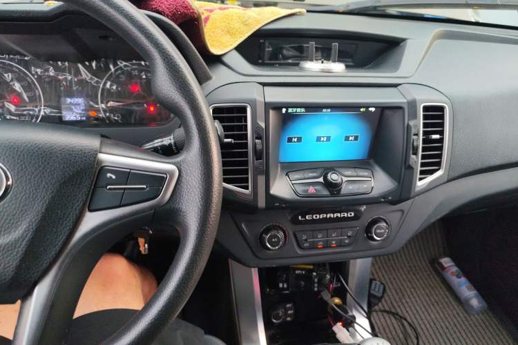Used Leopaard Q6 2015 2.4L Manual 4x4 Excellence Edition Audio And AC Panel