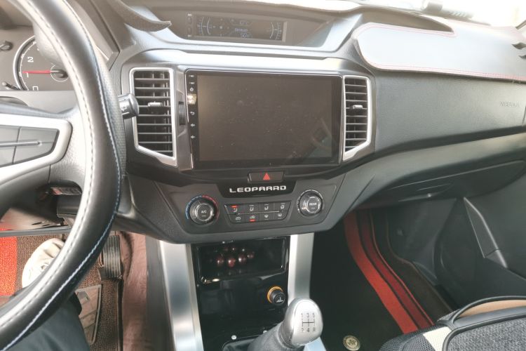 Used Leopaard Q6 2015 2.4L Manual Two-Wheel-Drive Elite Model Audio And AC Panel