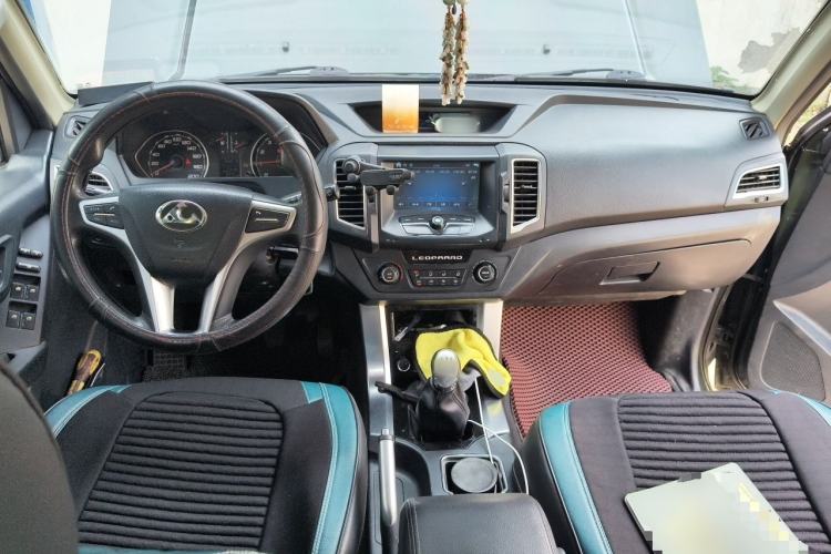 Used Leopaard Q6 2015 2.4L Manual 4x4 Excellence Edition Center Console