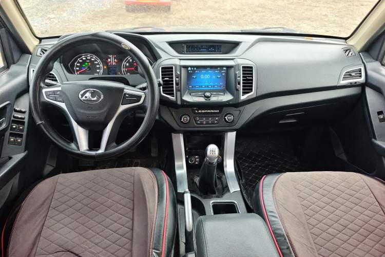 Used Leopaard Q6 2015 2.4L Manual 4x4 Excellence Edition Center Console