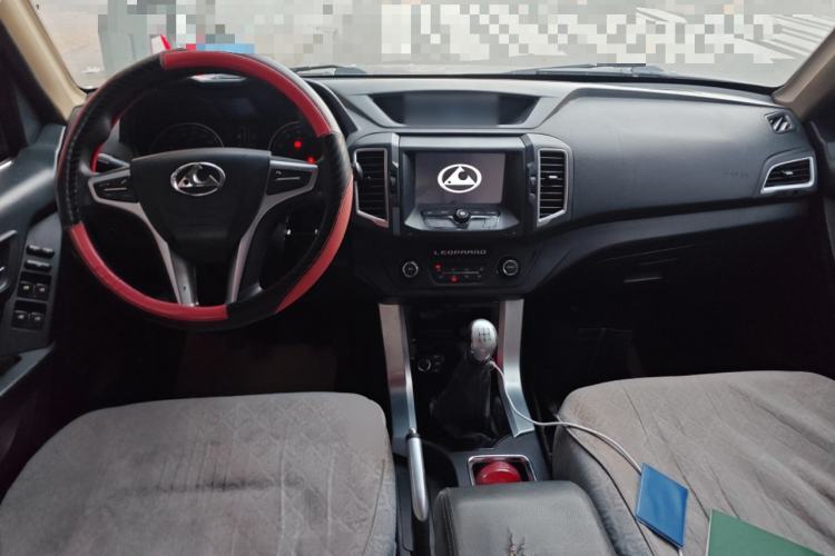 Used Leopaard Q6 2015 2.4L Manual 4x4 Excellence Edition Center Console