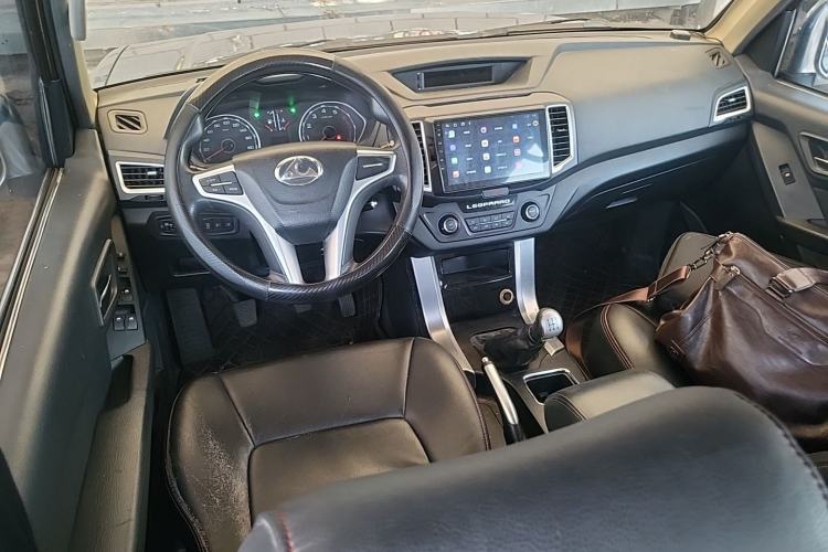 Used Leopaard Q6 2015 2.4L Manual Two-Wheel-Drive Elite Model Center Console