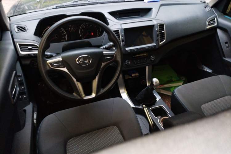 Used Leopaard Q6 2015 2.4L Manual Two-Wheel-Drive Elite Model Center Console