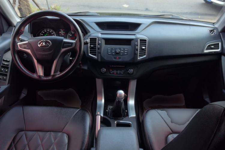 Used Leopaard Q6 2015 2.4L Manual Two-Wheel-Drive Elite Model Center Console