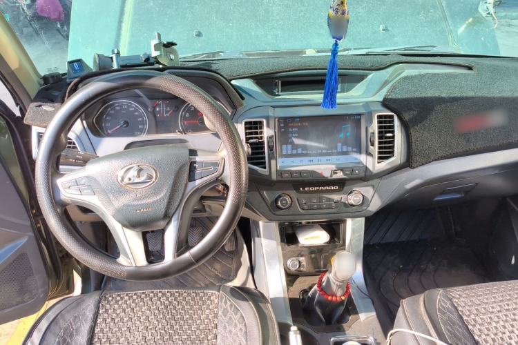 Used Leopaard Q6 2015 2.4L Manual 4x4 Excellence Edition Center Console