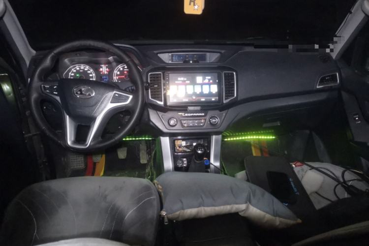Used Leopaard Q6 2015 2.4L Manual 4x4 Excellence Edition Center Console