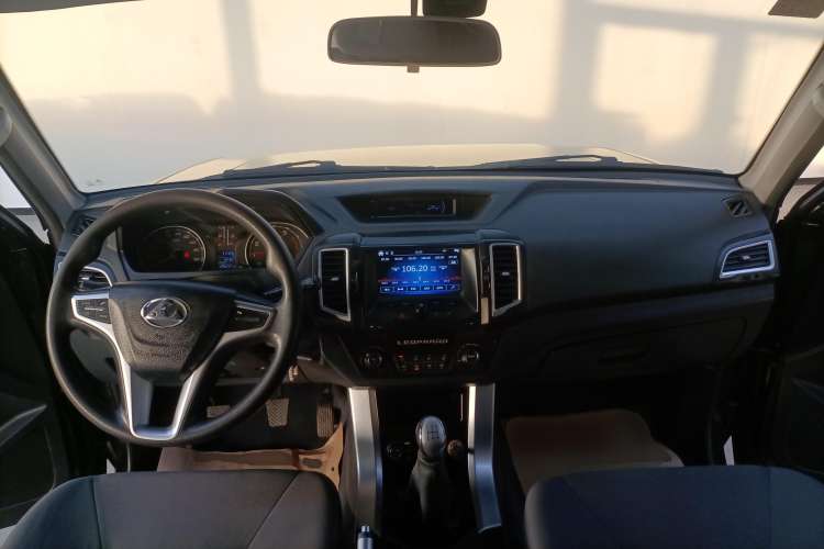 Used Leopaard Q6 2015 2.4L Manual 4x4 Excellence Edition Center Console