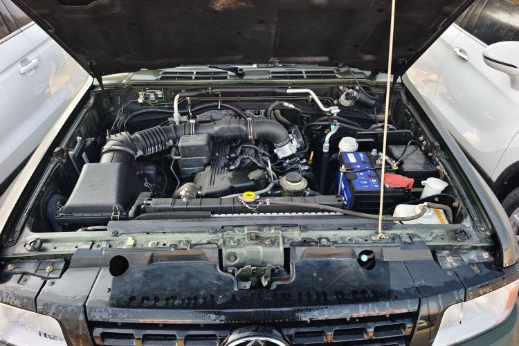 Used Leopaard Q6 2015 2.4L Manual Two-Wheel-Drive Elite Model Engine Bay