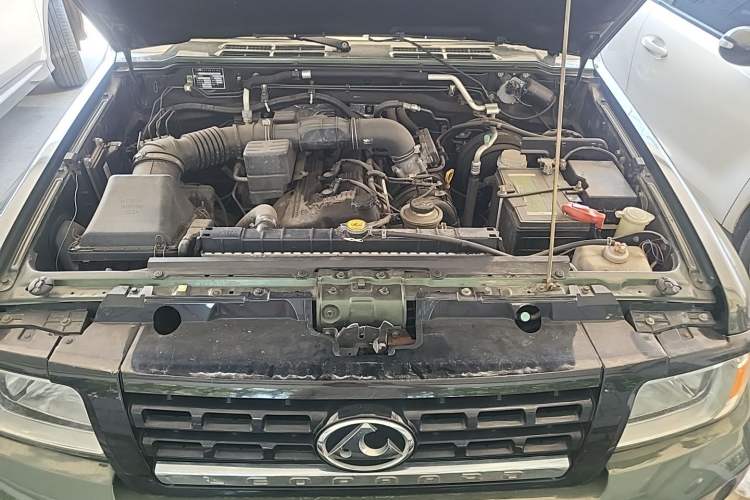Used Leopaard Q6 2015 2.4L Manual Two-Wheel-Drive Elite Model Engine Bay