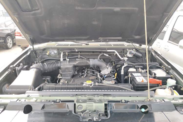 Used Leopaard Q6 2015 2.4L Manual 4x4 Excellence Edition Engine Bay