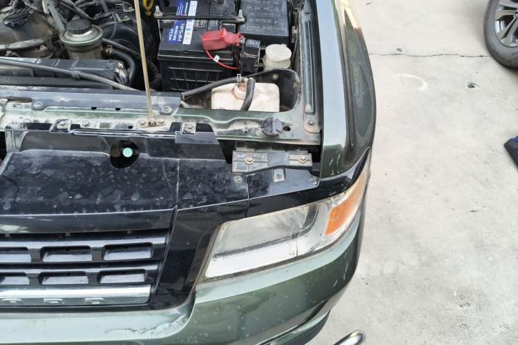 Used Leopaard Q6 2015 2.4L Manual 4x4 Excellence Edition Engine Bay Left