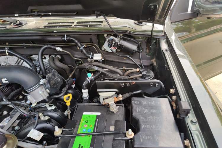 Used Leopaard Q6 2015 2.4L Manual 4x4 Excellence Edition Engine Bay Left