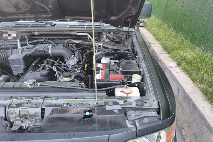 Used Leopaard Q6 2015 2.4L Manual 4x4 Excellence Edition Engine Bay Left