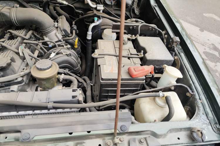 Used Leopaard Q6 2015 2.4L Manual Two-Wheel-Drive Elite Model Engine Bay Left