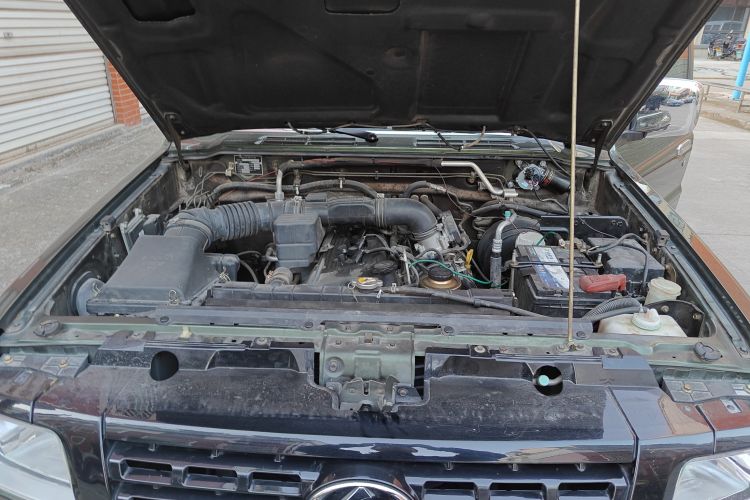 Used Leopaard Q6 2015 2.4L Manual 4x4 Excellence Edition Engine Bay