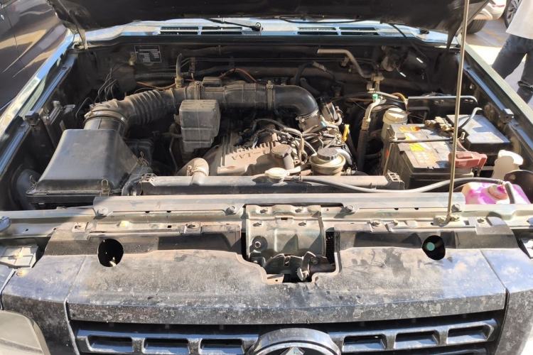Used Leopaard Q6 2015 2.4L Manual 4x4 Excellence Edition Engine Bay