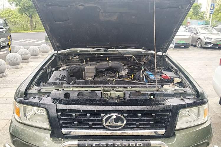 Used Leopaard Q6 2015 2.4L Manual Two-Wheel-Drive Elite Model Engine Bay
