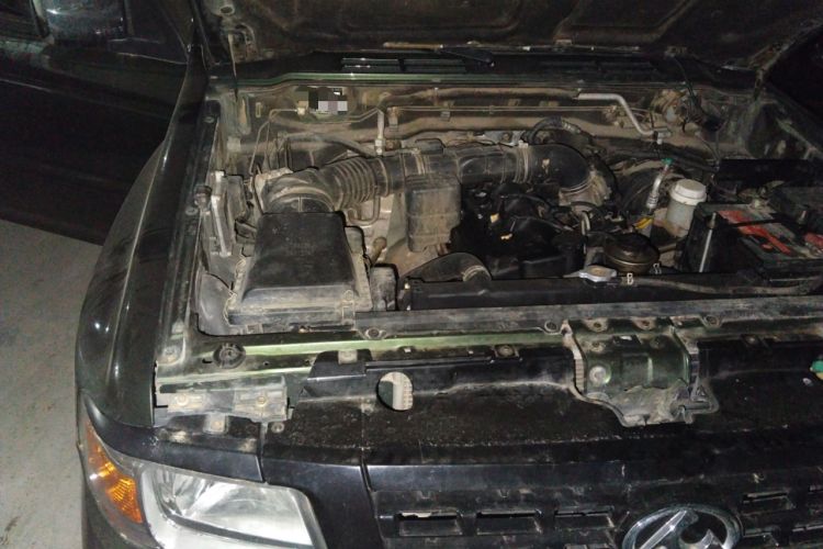 Used Leopaard Q6 2015 2.4L Manual Two-Wheel-Drive Elite Model Engine Bay Right