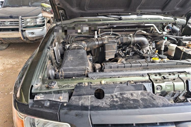 Used Leopaard Q6 2015 2.4L Manual 4x4 Excellence Edition Engine Bay Right