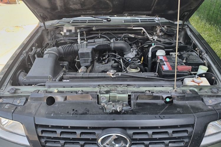 Used Leopaard Q6 2015 2.4L Manual 4x4 Excellence Edition Engine Bay