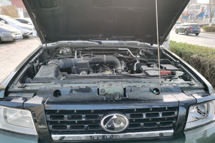 Used Leopaard Q6 2015 2.4L Manual Two-Wheel-Drive Elite Model Engine Bay