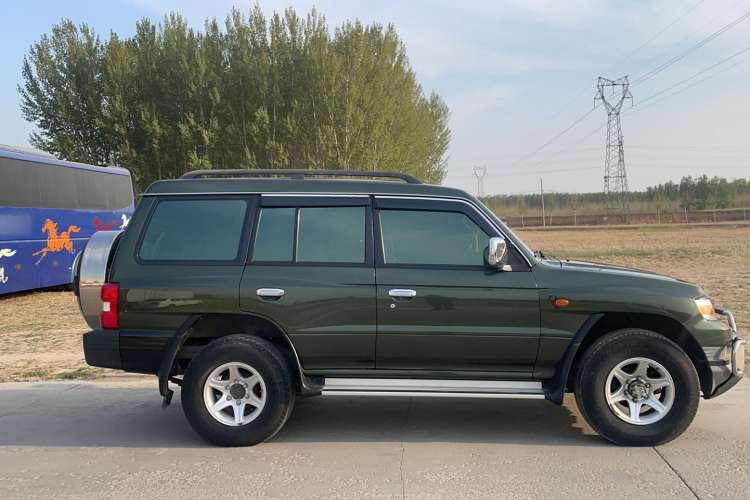 Used Leopaard Q6 2015 2.4L Manual 4x4 Excellence Edition Exterior 2