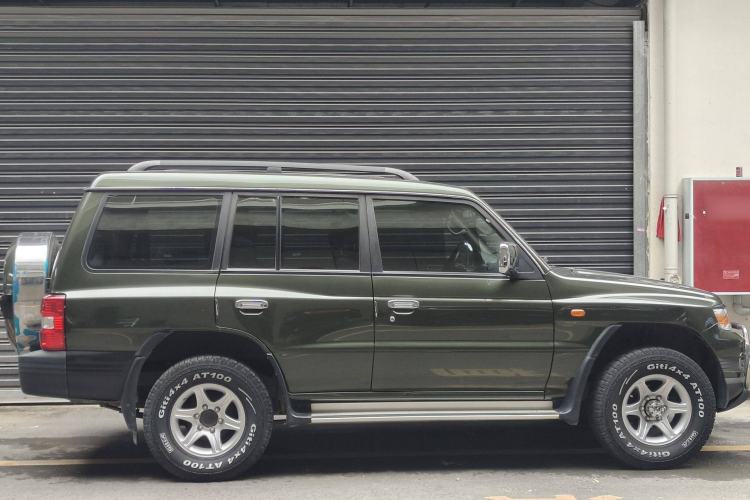 Used Leopaard Q6 2015 2.4L Manual 4x4 Excellence Edition Exterior 5