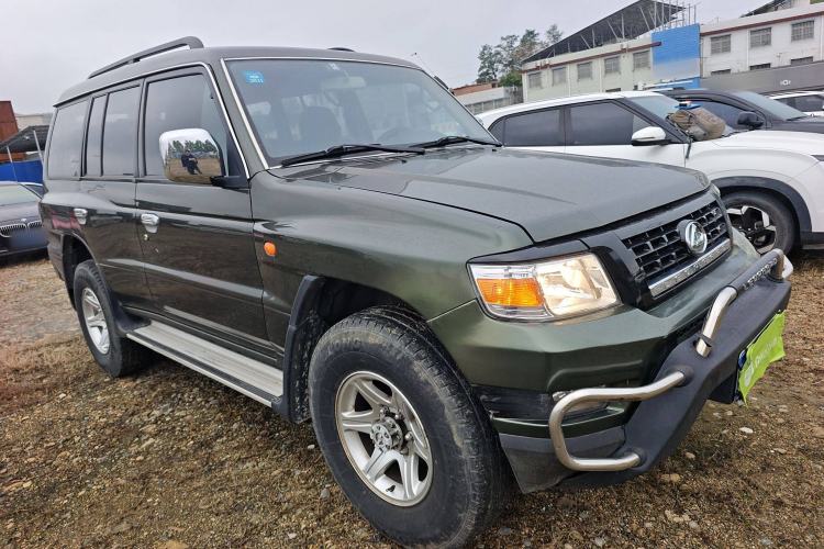 Used Leopaard Q6 2015 2.4L Manual 4x4 Excellence Edition Front Right 45 Deg