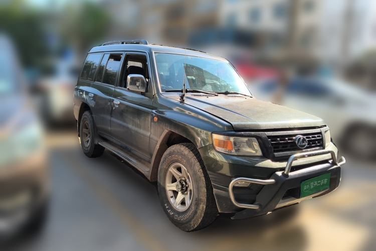 Used Leopaard Q6 2015 2.4L Manual 4x4 Excellence Edition Front Right 45 Deg