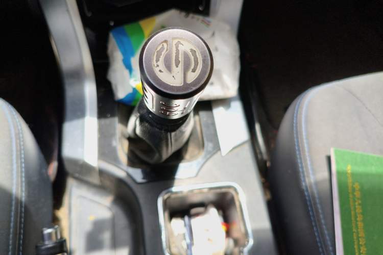 Used Leopaard Q6 2015 2.4L Manual Two-Wheel-Drive Elite Model Gear Lever