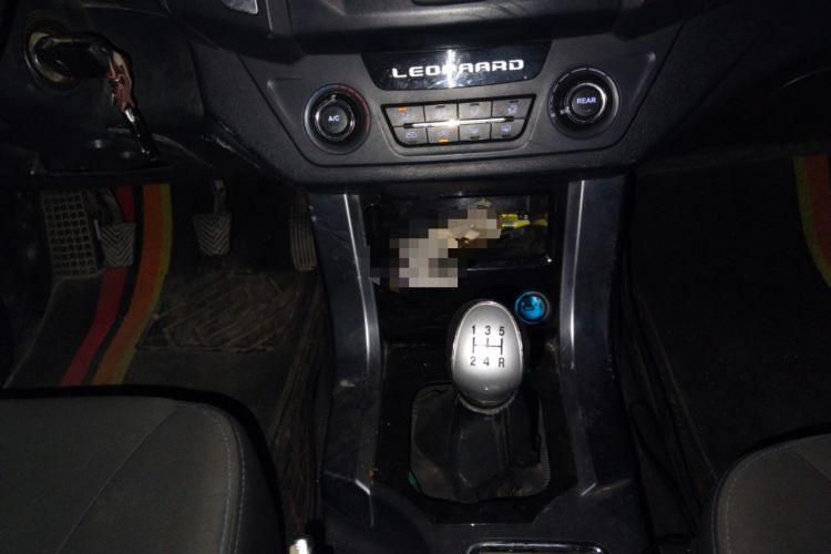 Used Leopaard Q6 2015 2.4L Manual Two-Wheel-Drive Elite Model Gear Lever