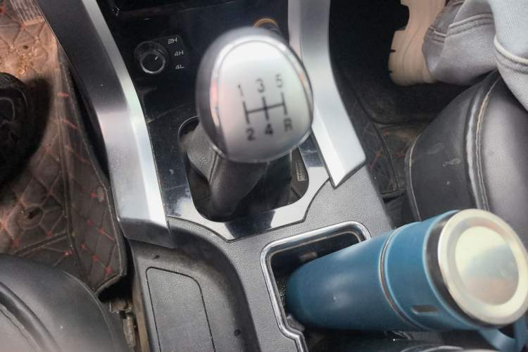 Used Leopaard Q6 2015 2.4L Manual 4x4 Excellence Edition Gear Lever