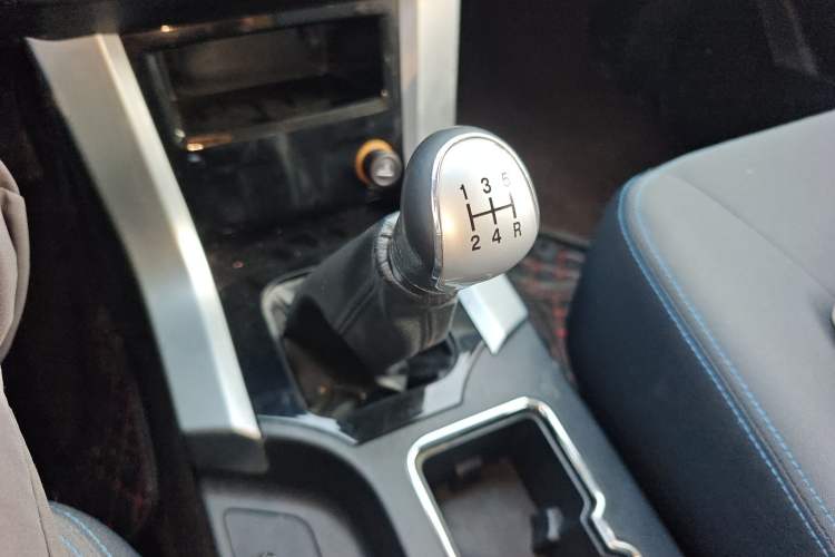 Used Leopaard Q6 2015 2.4L Manual Two-Wheel-Drive Elite Model Gear Lever