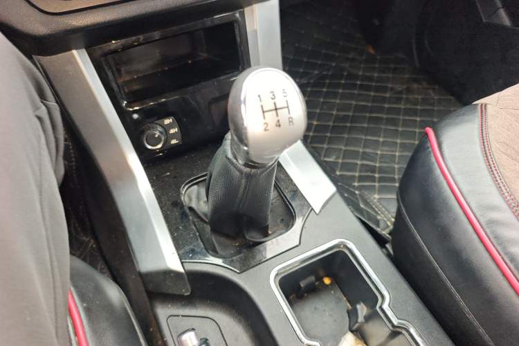 Used Leopaard Q6 2015 2.4L Manual 4x4 Excellence Edition Gear Lever
