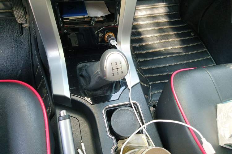 Used Leopaard Q6 2015 2.4L Manual Two-Wheel-Drive Elite Model Gear Lever
