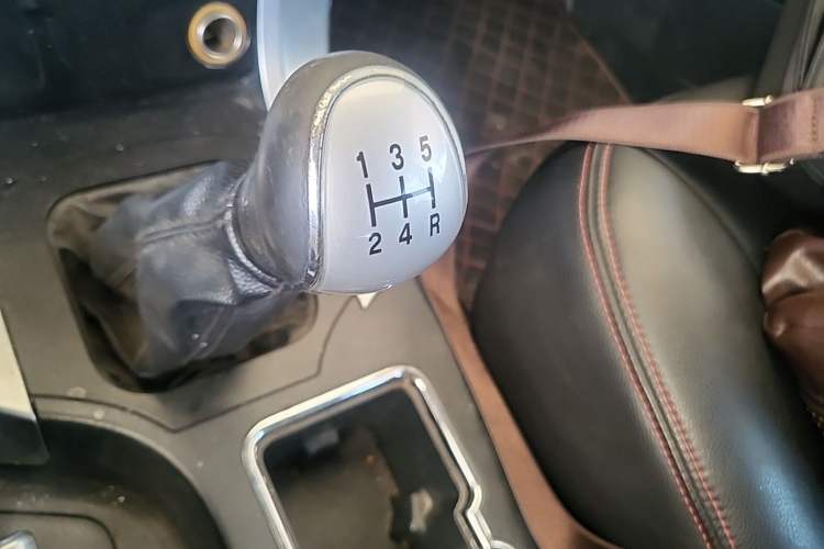 Used Leopaard Q6 2015 2.4L Manual Two-Wheel-Drive Elite Model Gear Lever