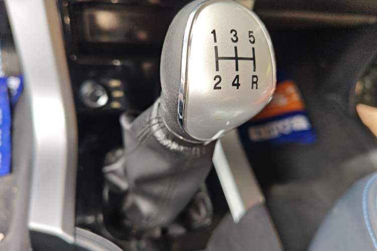 Used Leopaard Q6 2015 2.4L Manual 4x4 Excellence Edition Gear Lever