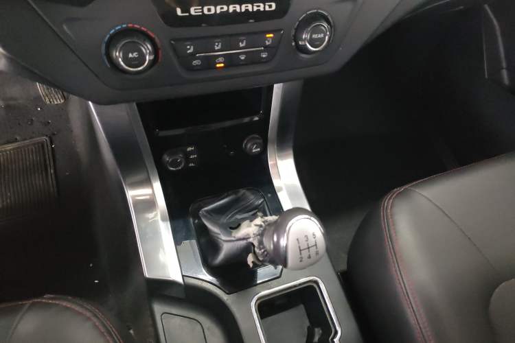 Used Leopaard Q6 2015 2.4L Manual 4x4 Excellence Edition Gear Lever