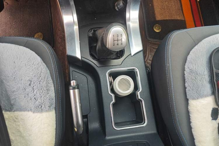 Used Leopaard Q6 2015 2.4L Manual Two-Wheel-Drive Elite Model Gear Lever