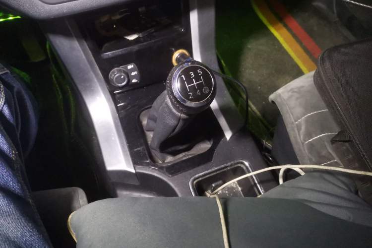 Used Leopaard Q6 2015 2.4L Manual 4x4 Excellence Edition Gear Lever