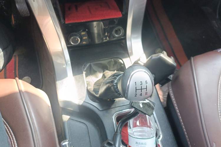 Used Leopaard Q6 2015 2.4L Manual 4x4 Excellence Edition Gear Lever