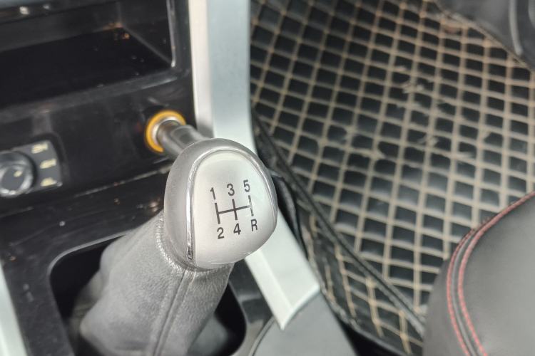 Used Leopaard Q6 2015 2.4L Manual 4x4 Excellence Edition Gear Lever
