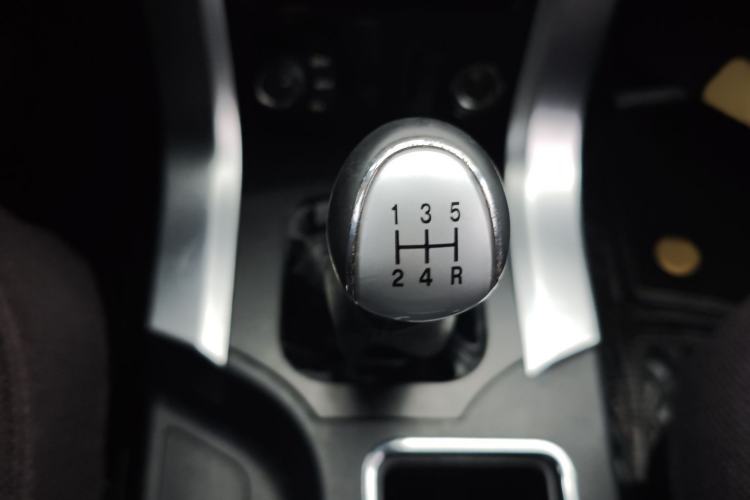 Used Leopaard Q6 2015 2.4L Manual 4x4 Excellence Edition Gear Lever