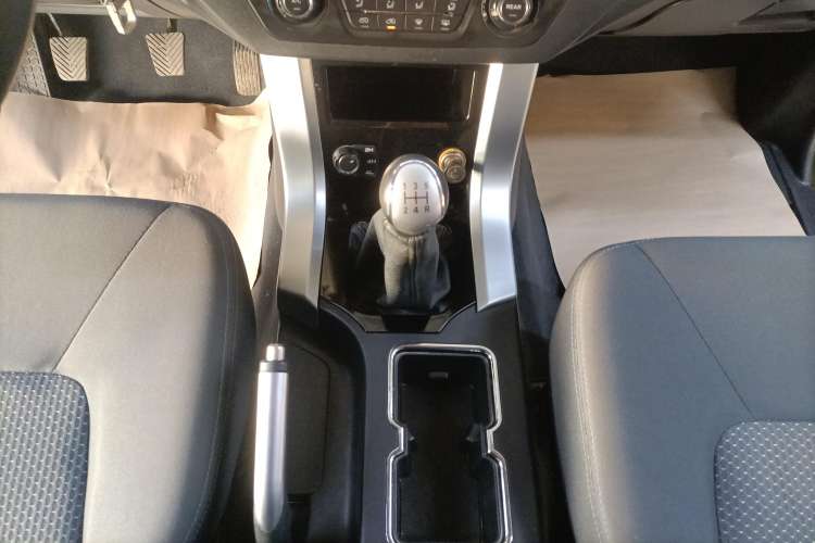Used Leopaard Q6 2015 2.4L Manual 4x4 Excellence Edition Gear Lever