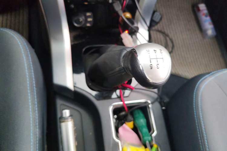 Used Leopaard Q6 2015 2.4L Manual 4x4 Excellence Edition Gear Lever