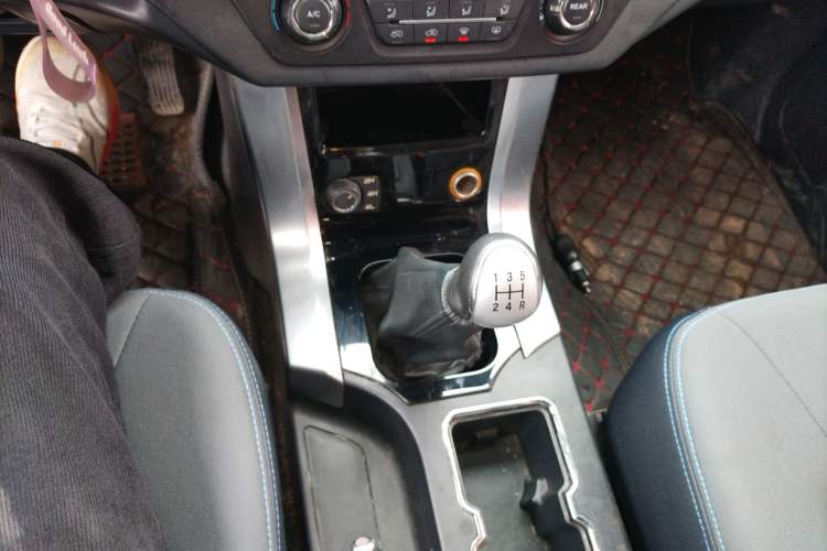 Used Leopaard Q6 2015 2.4L Manual 4x4 Excellence Edition Gear Lever